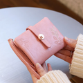 ピンクのショートウォレット